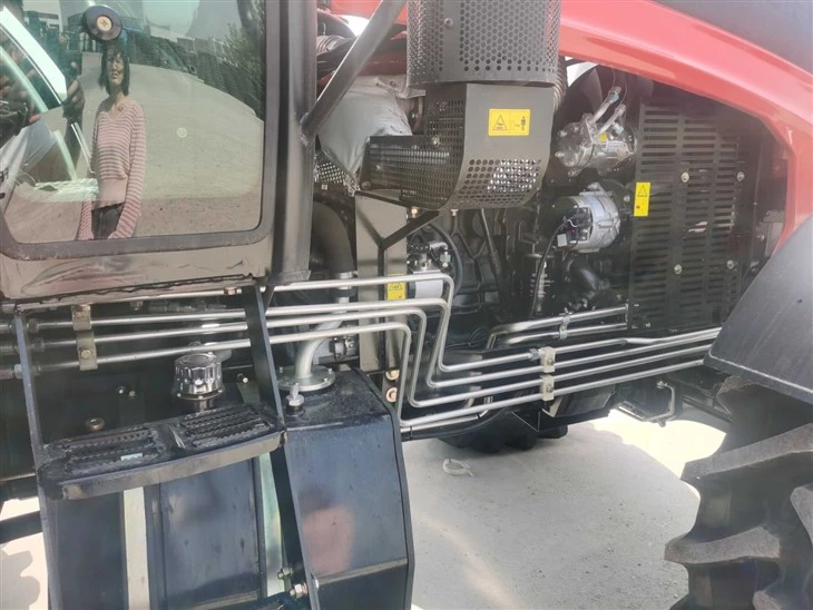 Utility Tractor Front PTO 240hp Farm Tractor